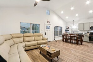Smart-TV, Videospiele, DVD-Player, Bücher