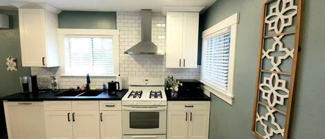 Micro-ondes, four, plaque de cuisson, lave-vaisselle