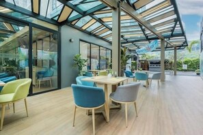 Outdoor dining - Wyndham Garden 1220 Modern Studio Next To Naitho (Sakhu - Thalang)