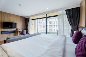 1 bedroom, bed sheets