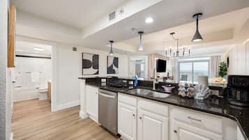 Coffee/tea maker, fridge, microwave, oven