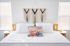 3 bedrooms, iron/ironing board, WiFi, bed sheets - Bright & Cozy 3BR Home Near Casino, Airport & Spokane Fun (Airway Heights)