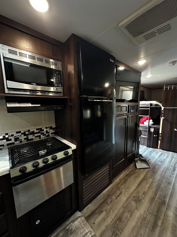 微波炉、烤箱、炉灶