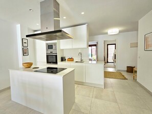 Fridge, microwave, oven, toaster - Maestranza Oasis Marbella by Lica Homes (Marbella)