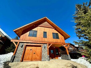 Exterior - Creekside Family Hideout @ KHMR - Ski in/Ski Out (Golden)