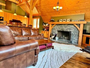 TV, fireplace - Creekside Family Hideout @ KHMR - Ski in/Ski Out (Golden)