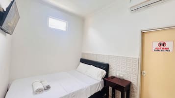 Executive Double Room | Desk, free WiFi, bed sheets