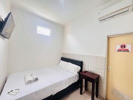 Executive Double Room | Desk, free WiFi, bed sheets