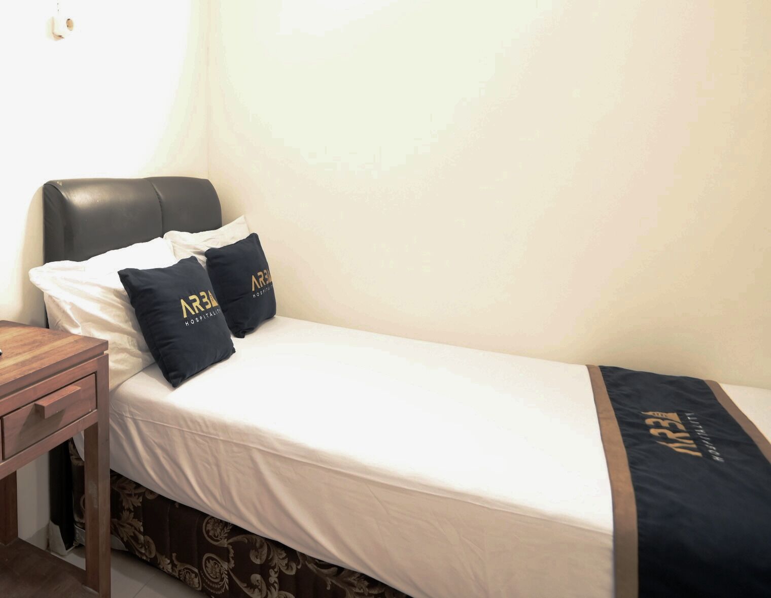 Deluxe Double Room | Desk, free WiFi, bed sheets
