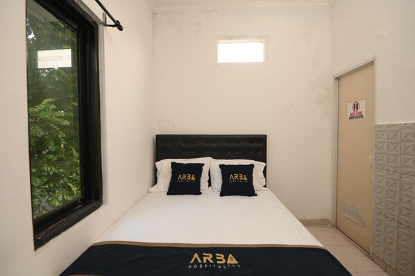 Desk, free WiFi, bed sheets