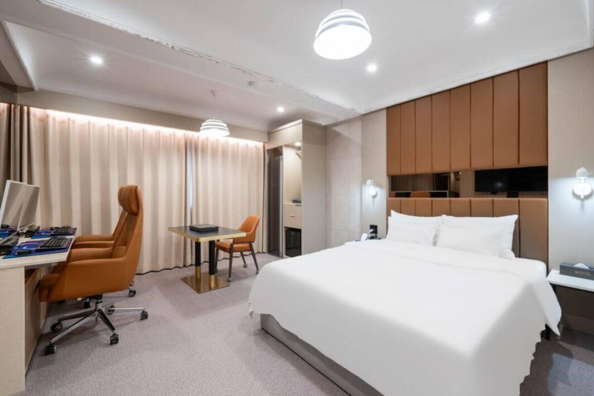 Economy Double Room | Desk, free WiFi, individually decorated, individually furnished