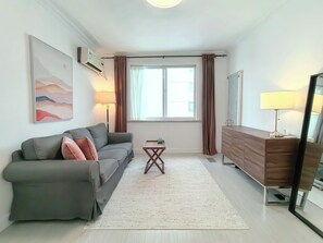 Deluxe Suite, City View | Living area | 42-inch LCD TV with cable channels, offices - Innocondo Extended Stay Shanghai Jing'an West Beijing Road (Shanghai)