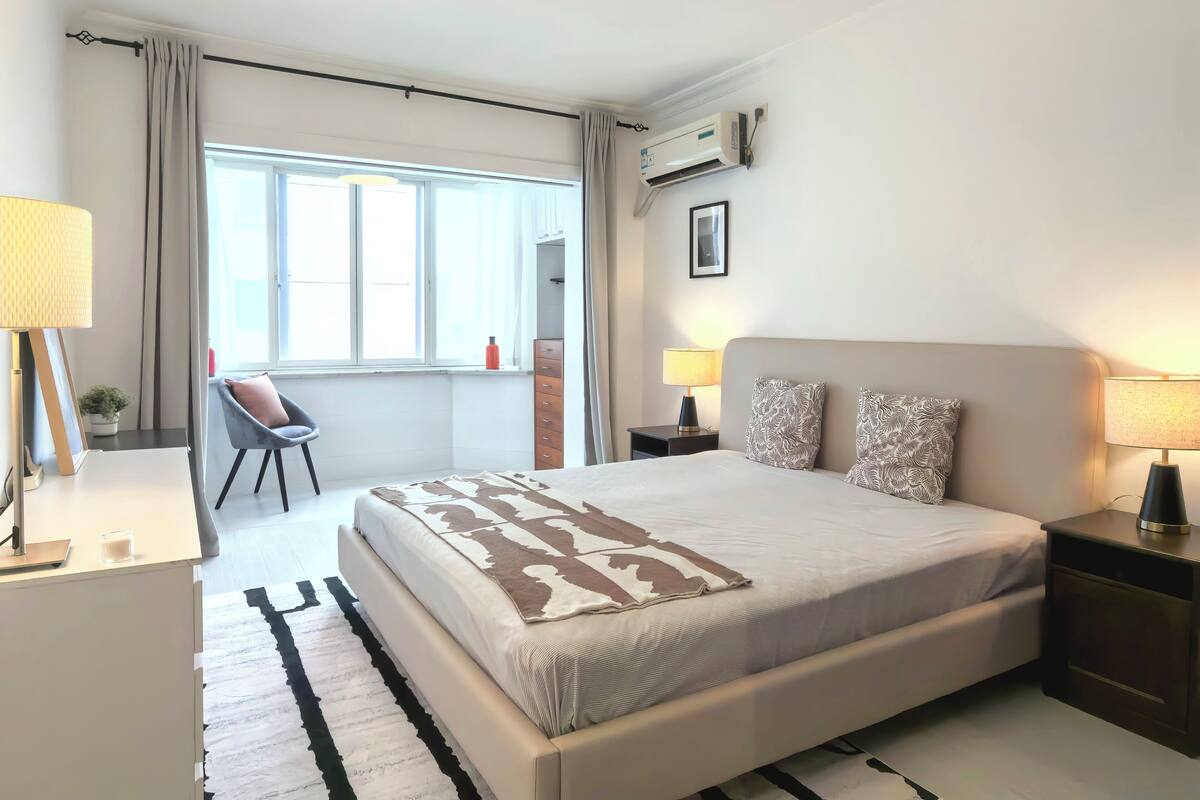 Deluxe Suite, City View | Premium bedding, desk, laptop workspace, blackout drapes