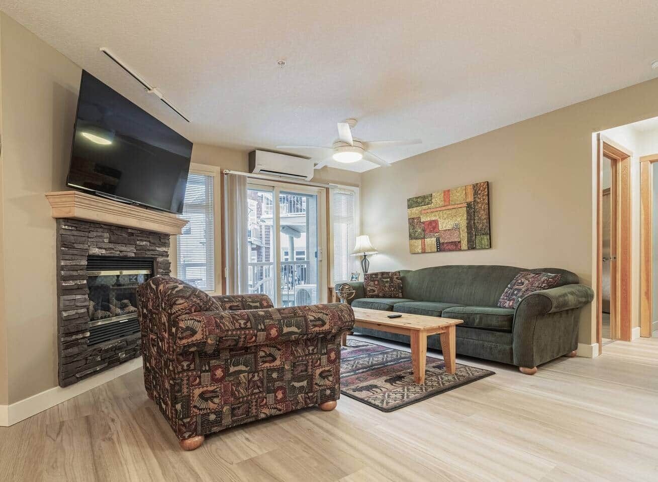 Televisie en een open haard