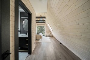 WiFi, bed sheets - [The Noir]A Truly Unique A-Frame (Gravenhurst)