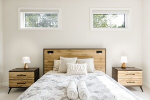 Desk, WiFi, bed sheets - Birch & Blanket|BBQ|Firepit|Pingpong (Lake of Bays)