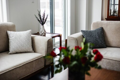 The Willow Gate| 4BR Lux Modern Serenity town home