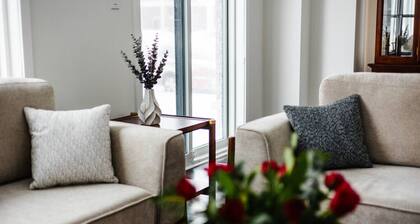 The Willow Gate| 4BR Lux Modern Serenity town home