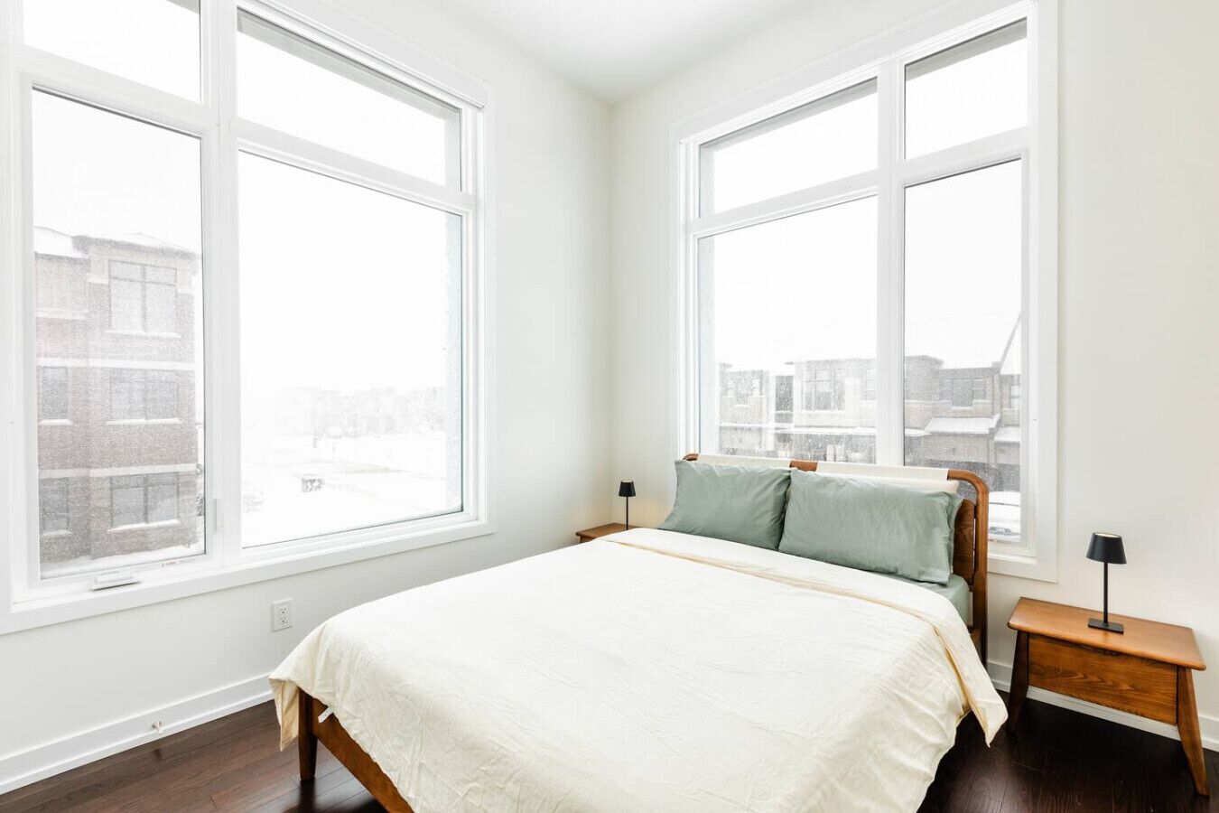 Bureau, fer et planche à repasser, Wi-Fi, draps fournis