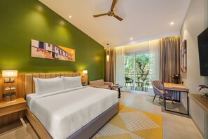 Deluxe Double Room With Balcony | Minibaari, työpöytä, kannettavalle tietokoneelle sopiva työtila