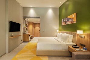 Deluxe Double Room With Balcony | Minibar, bureau, espace de travail pour ordinateurs portables