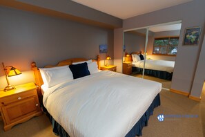 2 bedrooms, iron/ironing board, free WiFi, bed sheets - Comfortable two-bedroom town home with room for the whole family (Whistler)