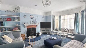 Living area - 5 bedroom accommodation in Minehead (Minehead)