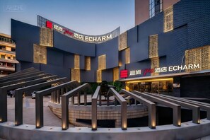 المنشأة من الخارج