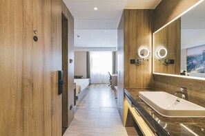 Desk, laptop workspace, free WiFi - Echarm PLUS Hotel Chongqing (Chongqing)