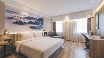 Quarto executivo, vista para a cidade | Escrivaninha, espaço de trabalho para notebook, Wi-Fi de cortesia