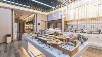 Daily buffet breakfast (CNY 48 per person)