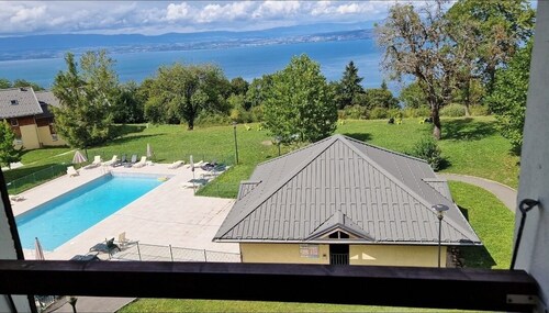 T2 with breathtaking view of Lake Geneva