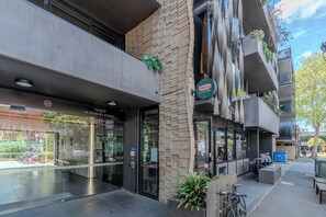 Exterior detail - Urban Poolside Retreat | Sleep 6 | Free Parking (Collingwood)