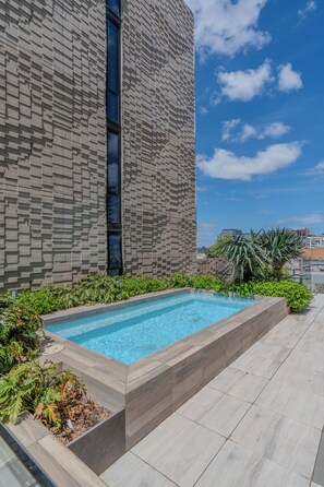Outdoor pool - Urban Poolside Retreat | Sleep 6 | Free Parking (Collingwood)