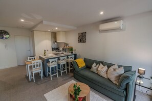 Smart TV, video games - Urban Poolside Retreat | Sleep 6 | Free Parking (Collingwood)