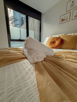 2 bedrooms, desk, iron/ironing board, travel cot - Urban Poolside Retreat | Sleep 6 | Free Parking (Collingwood)
