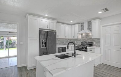 Rio Beach Pool House - 7 min to the Beach!