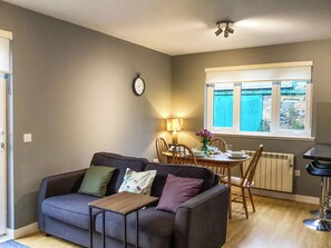 TV - 2 bedroom accommodation in Tarves (Tarves)