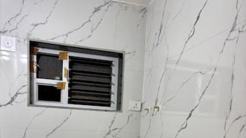 Deluxe Room | Bathroom