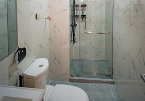 Hair dryer, towels, soap, shampoo - Condo in Marilao Bulacan @ Cheer Residence, Beside SM Marilao, 15mins Phil Arena (Marilao)