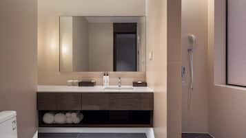 Comfort Single Room | Laptop workspace, blackout drapes, soundproofing, iron/ironing board