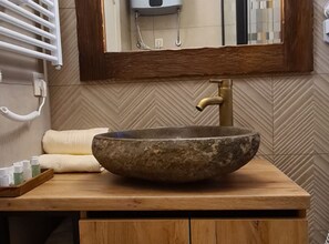 Villa (Six Bedroom Villa with Pool) | Bathroom | Shower, towels