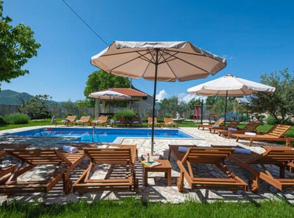 Villa (Six Bedroom Villa with Pool) | Açık havuz