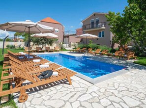 Villa (Six Bedroom Villa with Pool) | Exterior