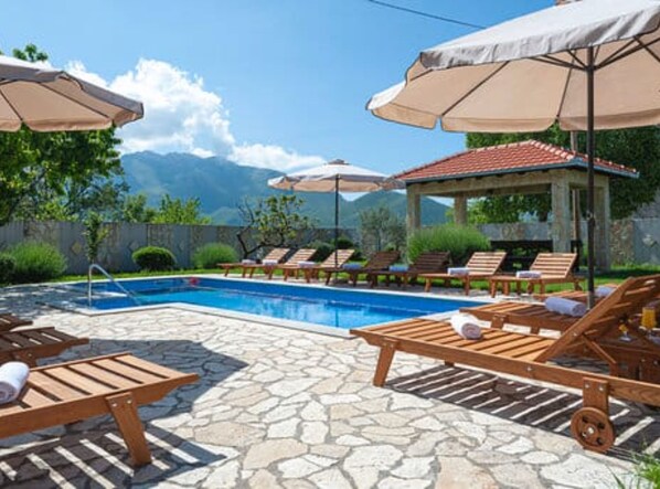 Villa (Six Bedroom Villa with Pool) | Outdoor pool