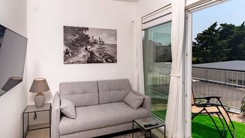 7 bedrooms, cots/infant beds