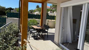 Appartement (One Bedroom Apartment With Terrace (A) | Terrasse/Patio