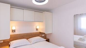 7 bedrooms, cots/infant beds