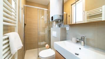 Shower dan handuk
