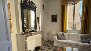 Unclassified image, 2 of 13, button - Le Clos de Posquières, wine-grower's house, pool (Vauvert)